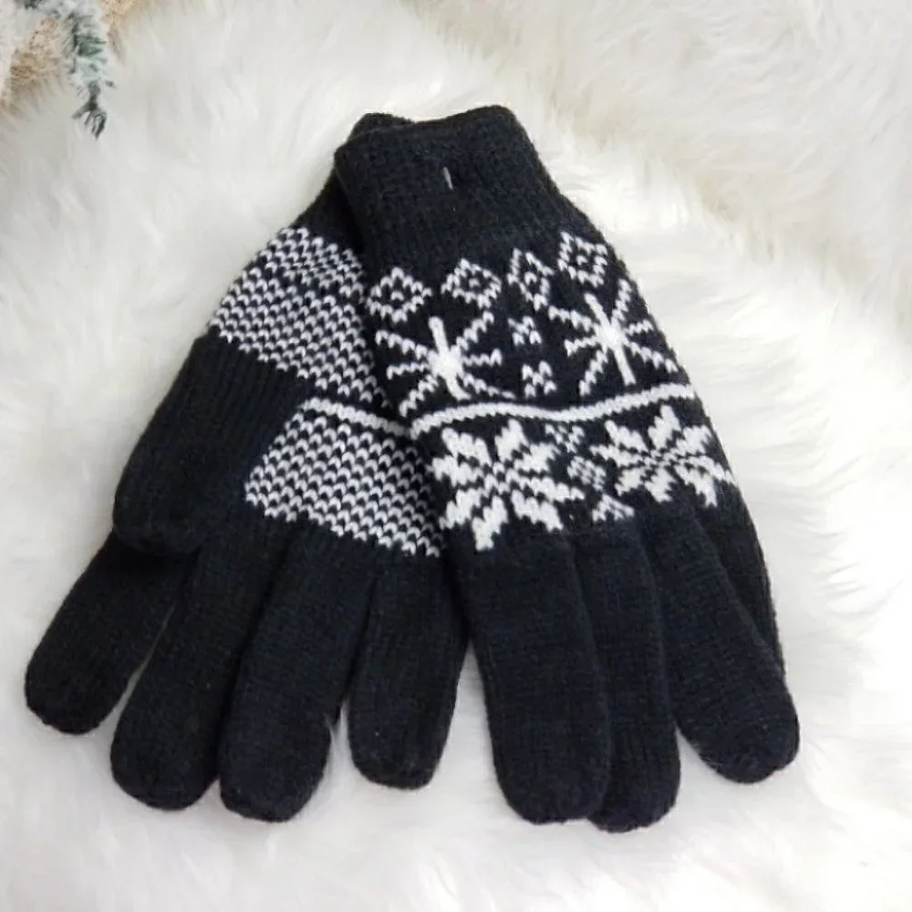 Knitted Black gloves